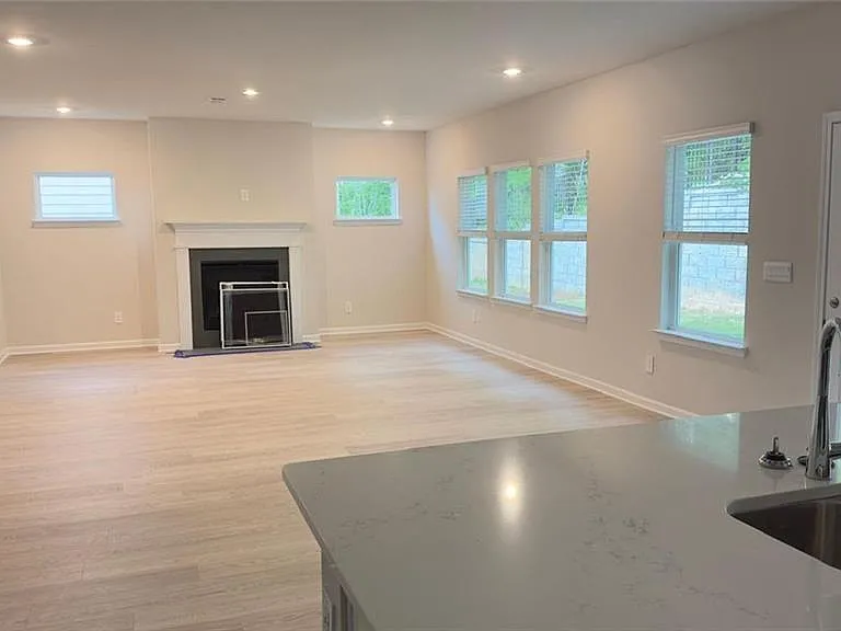 327 Valley Oak Dr — Photo 8