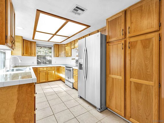 5th image of 2819 Lakeview Dr