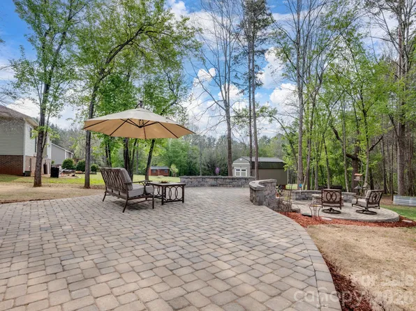 2235 Picnic Dr, Newton, NC 28658