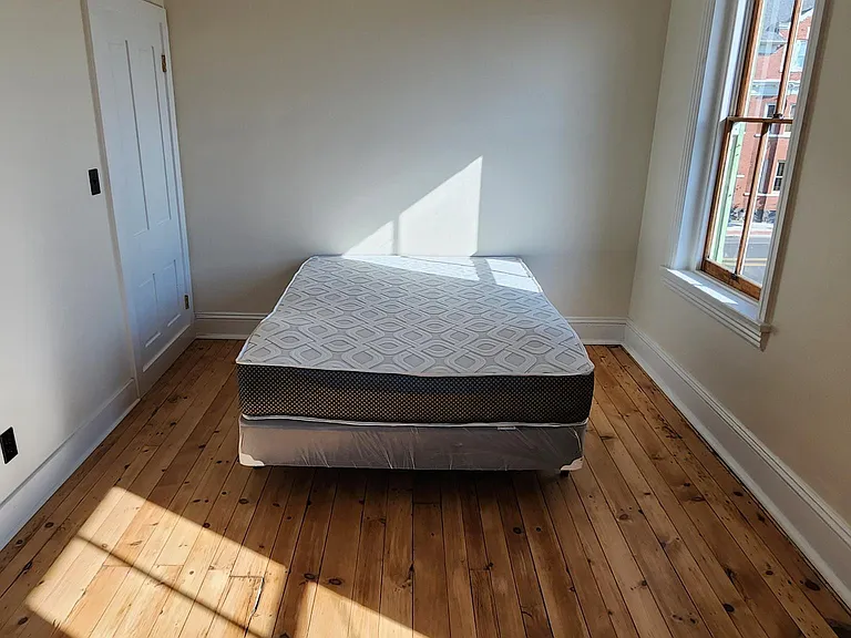 162 E 3rd St #1R — Photo 9