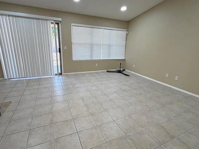 5434 W Saint John Rd — Photo 15