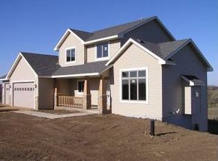 906 Alex Ln, Hudson, WI 54016