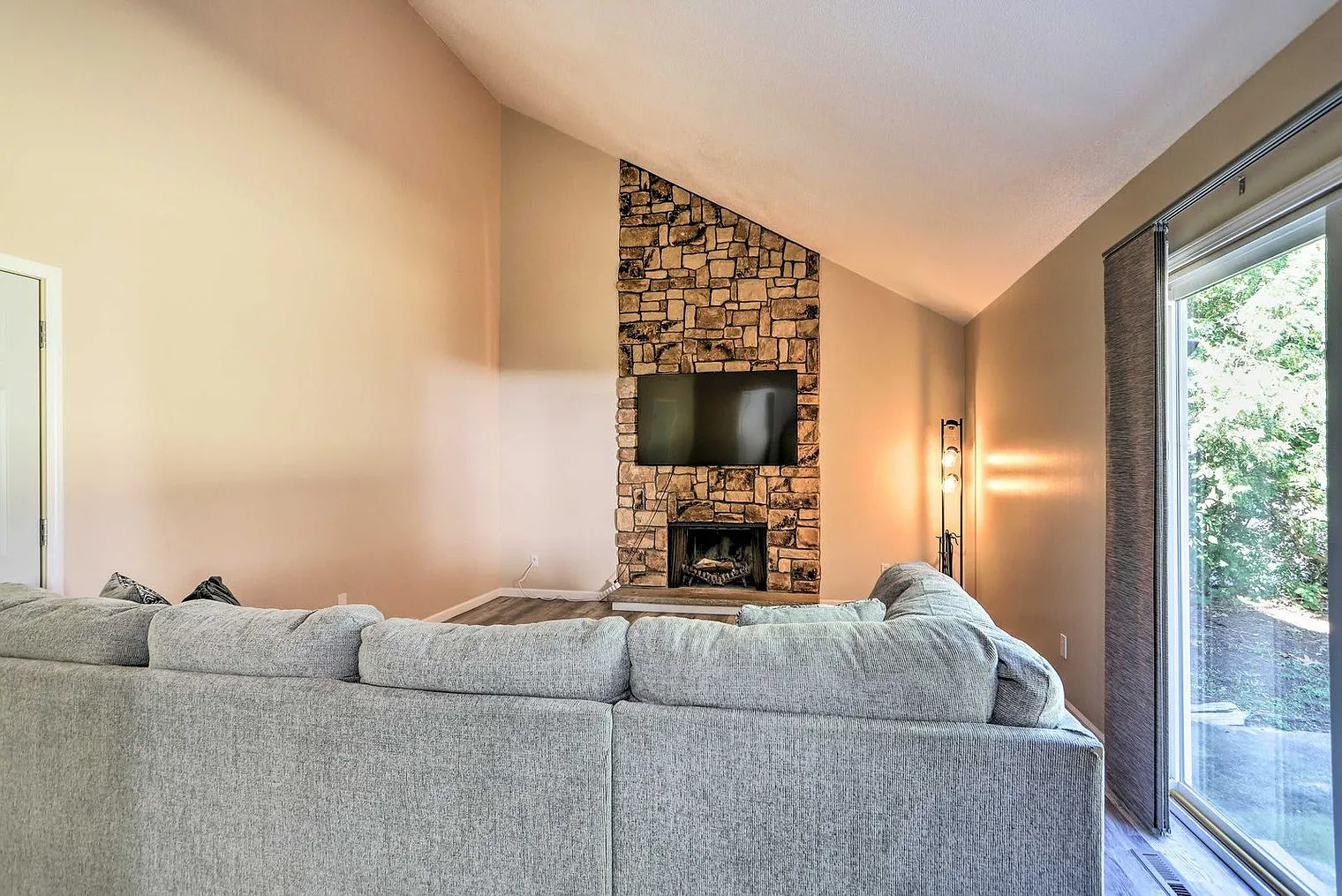 3 bed, 1.5 bath, $3,644 — Photo 3