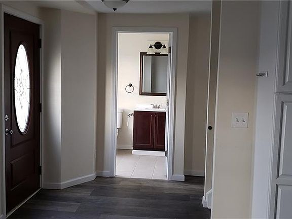 3rd image of 3956 Edgebrook Pl