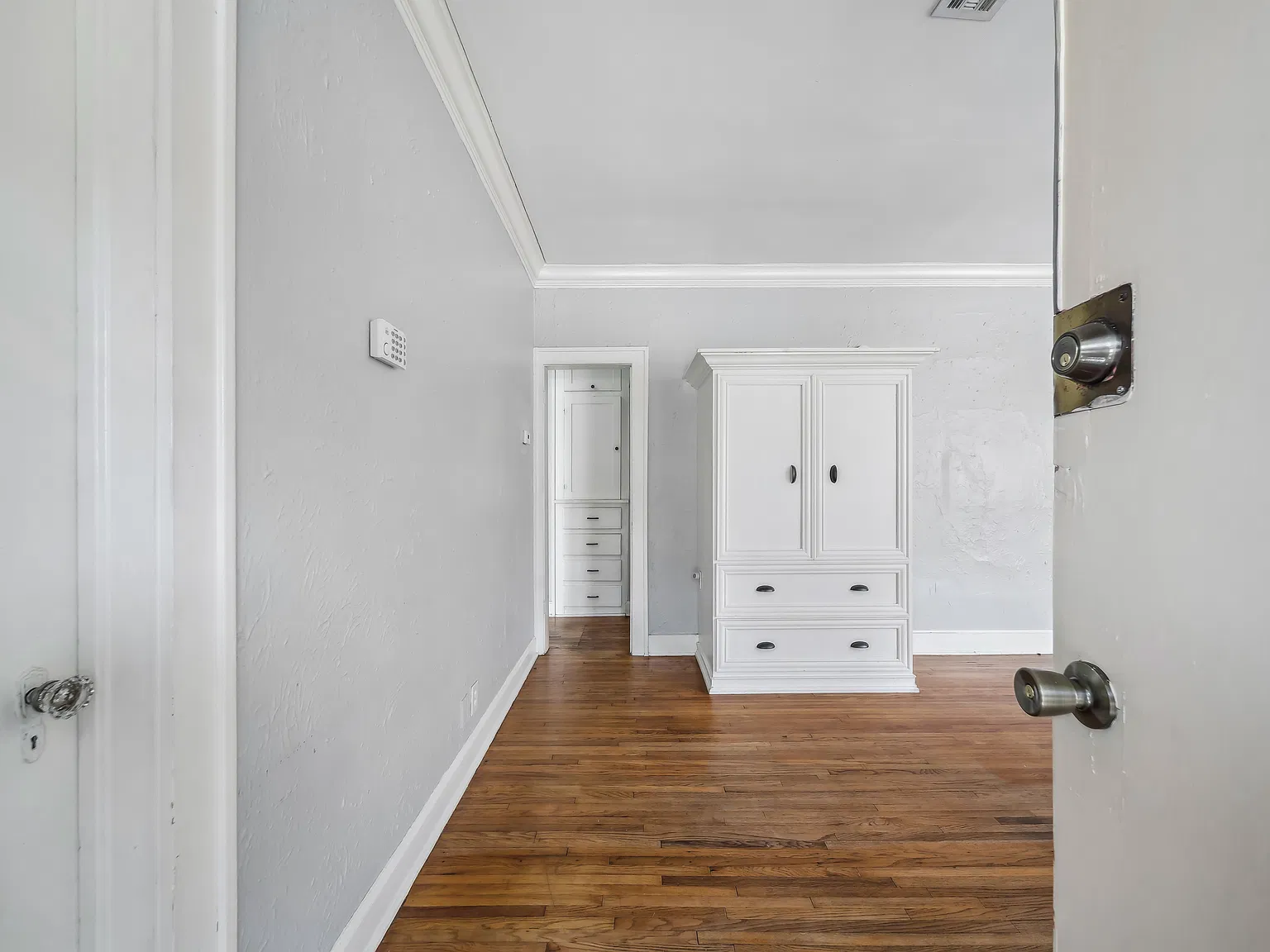 2 bed, 1000 sqft, $1,100 — Photo 4