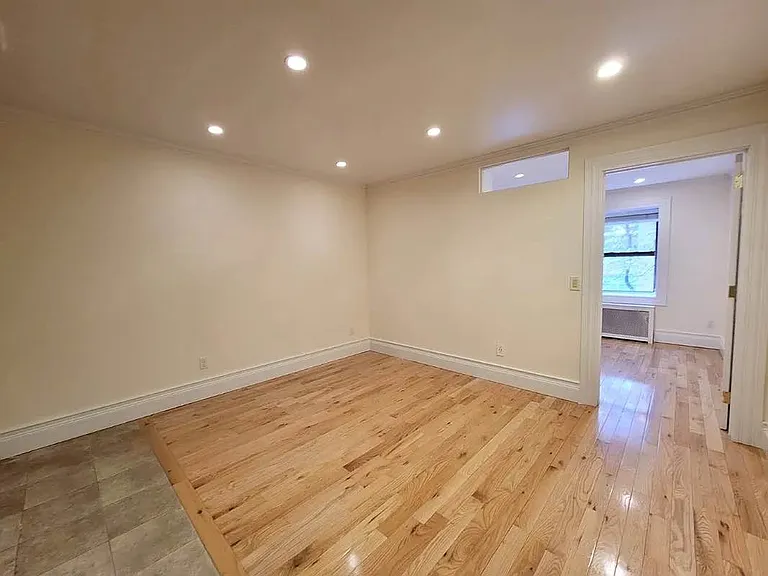 146 E 35th St #5P — Photo 2