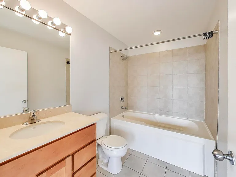 1122 W Catalpa Ave #803 — Photo 12