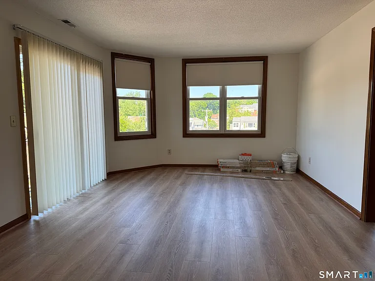 1022 Main St #7 — Photo 8