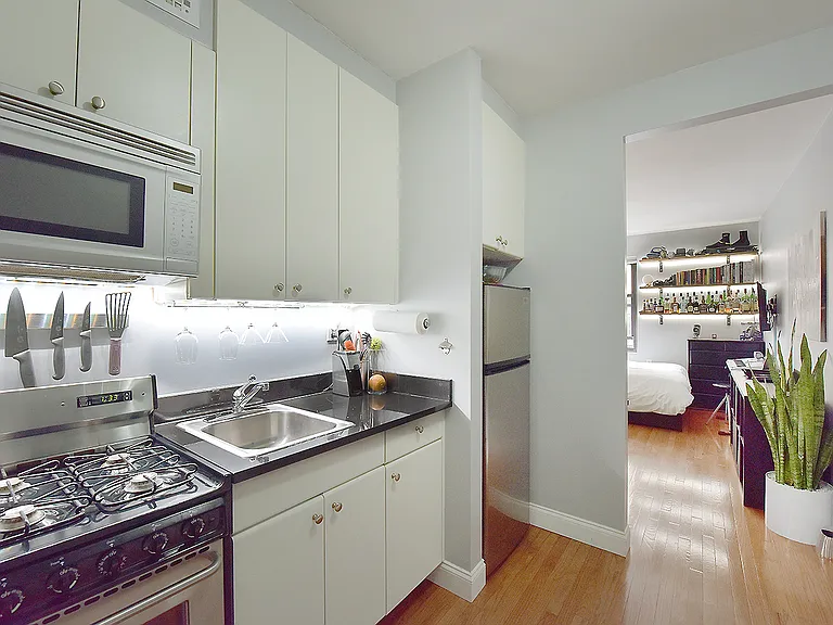 312 W 23rd St #1H — Photo 5