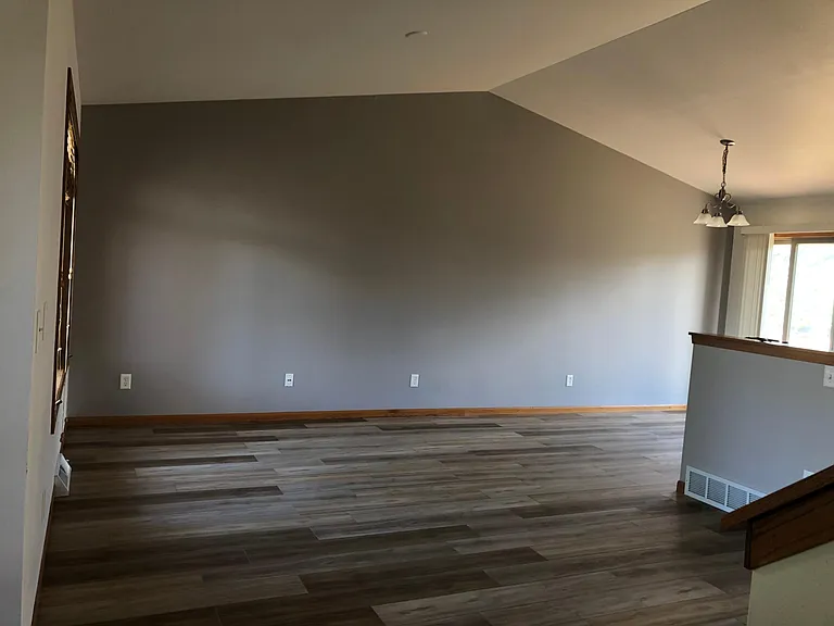 6133 Jeffers Dr — Photo 2