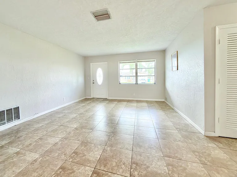 4510 NW 46th St — Photo 20