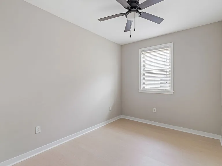 Temple Apartments — Photo 15