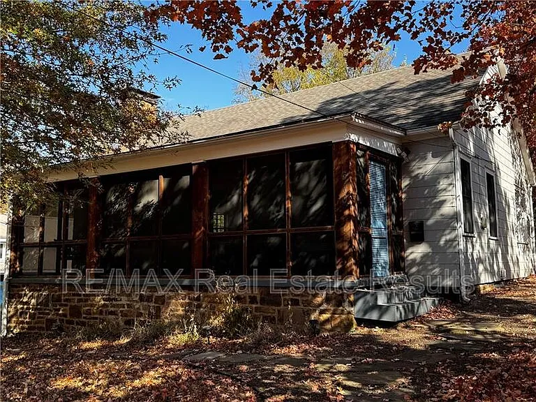 610 N Olive Ave — Photo 2