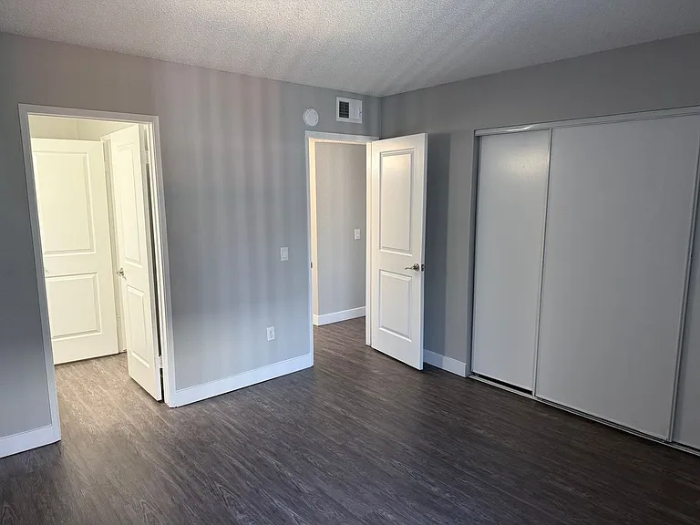 West Fifth Apartments — Photo 148