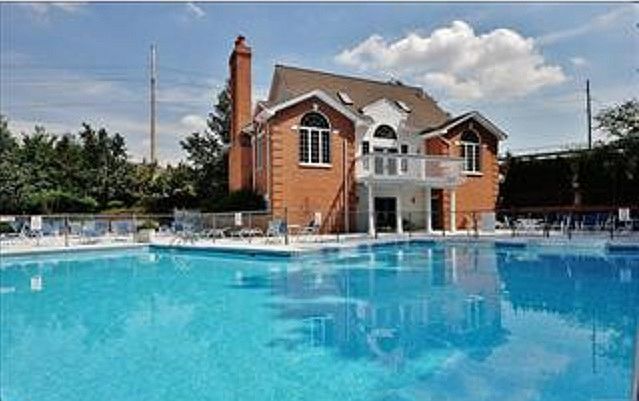 1st image of 220 Cambridge Dr