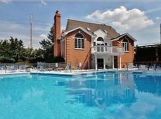 220 Cambridge Dr, Ramsey, NJ 07446