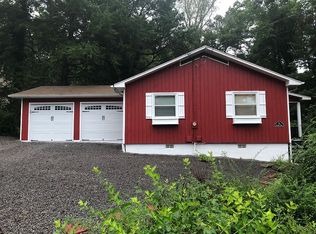 111 Pleasant Rd, Oak Ridge, TN 37830