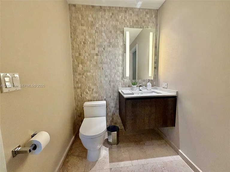 88 SW 7th St #1109 — Photo 29