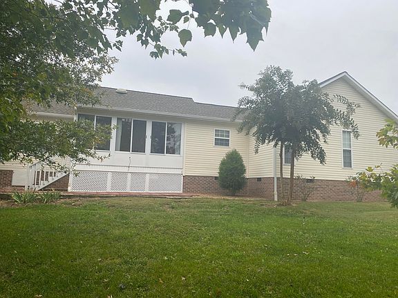 4th image of 221 Wind Chase Dr