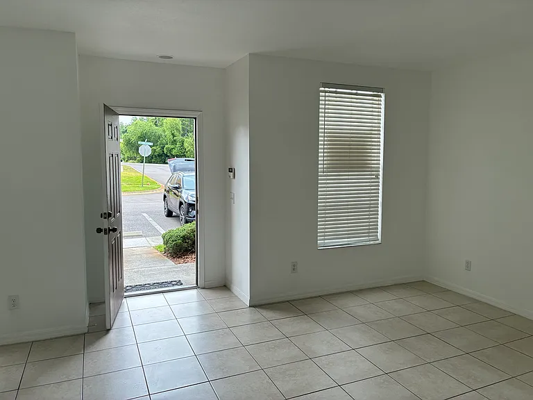 Charlesworth Dr — Photo 11