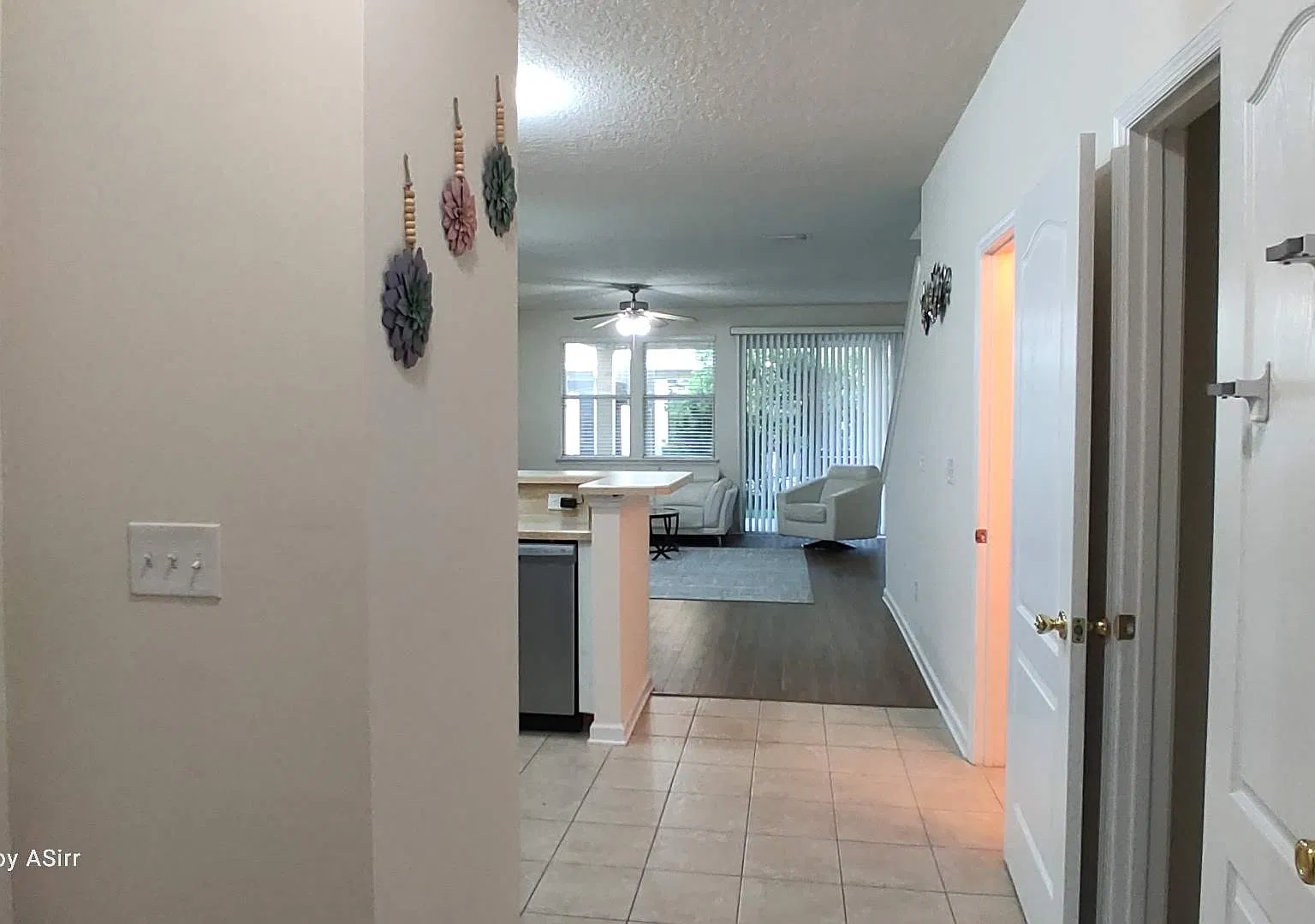 3 bed, 2.5 bath, 1519 sqft, $1,100 — Photo 4