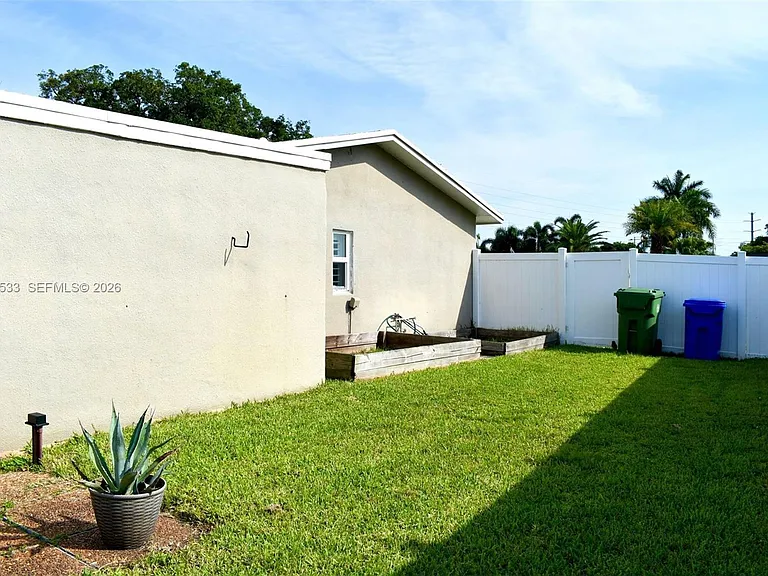 9820 NW 7th St — Photo 40