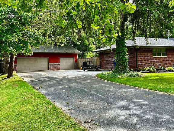 2nd image of 5015 Bonnie Brae St