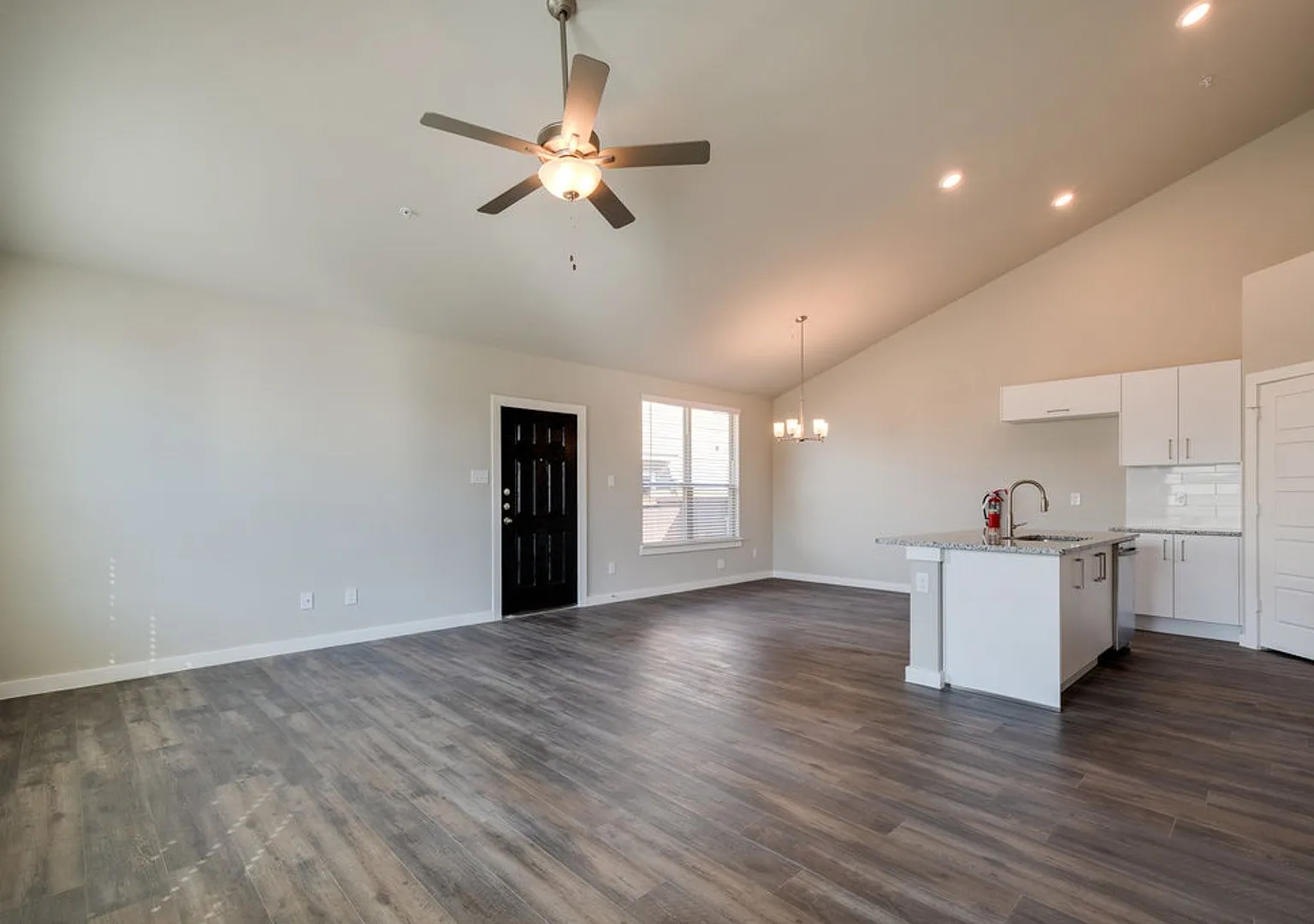 Gorgeous 3 Bedroom Four Plex Located In Midlothian Isd! — Photo 2