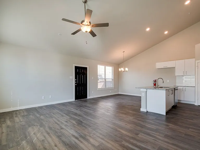 733 Wheatfield Dr — Photo 3