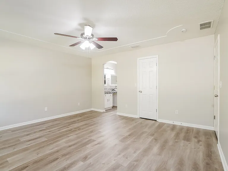 195 Dover Bluff Dr — Photo 10