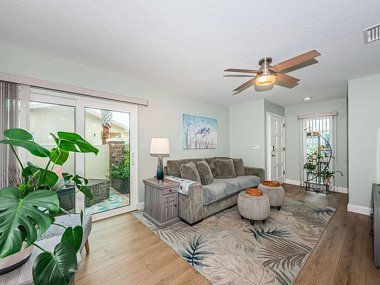 2735 Sherbrooke Ln #C — Photo 3