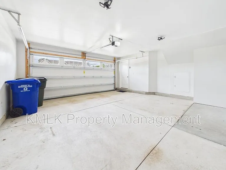 4037 N Steels Cir — Photo 56