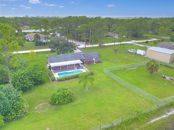 Home For Sale In Loxahatchee