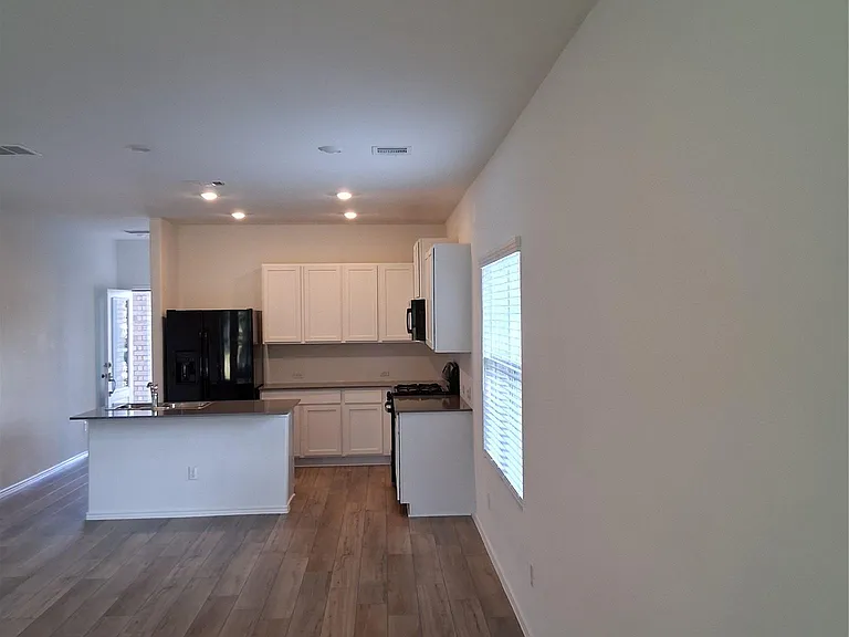 2121 Golden Grain Ln — Photo 10