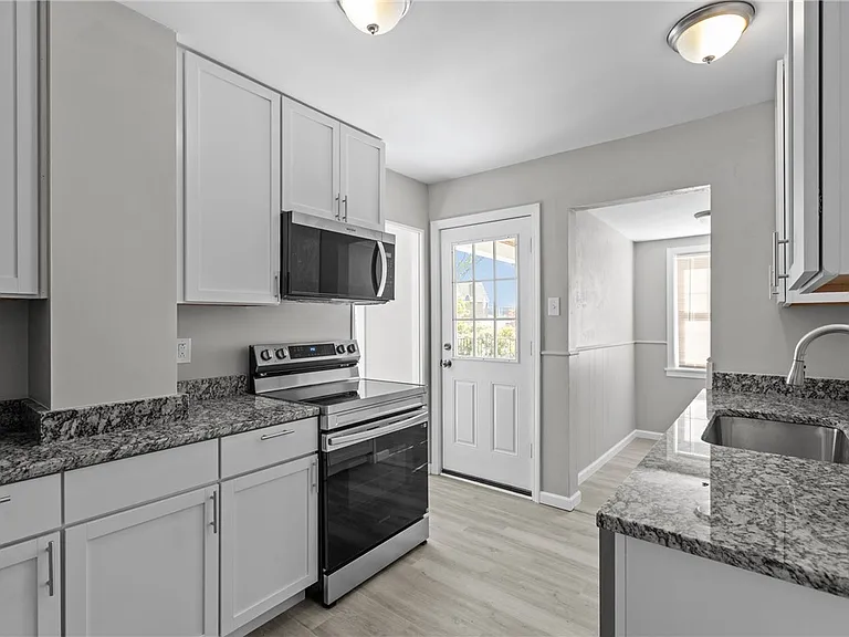 3065 Latonia Ave — Photo 10