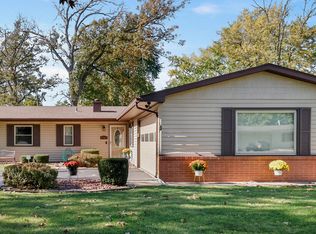 1707 Whittier Park Dr, Valparaiso, IN 46383