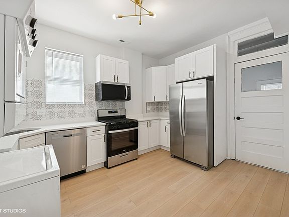 3rd image of 2416 N California Ave #2