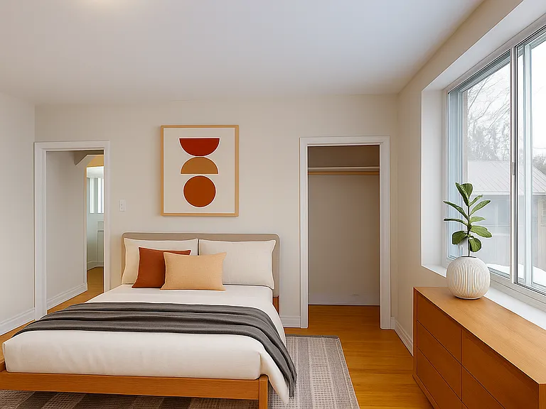 19 Strathcona Ave #6 — Photo 4