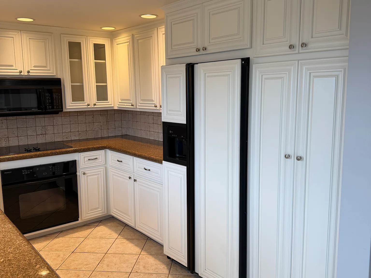 4 bed, 2.5 bath, 2104 sqft, $5,200 — Photo 3