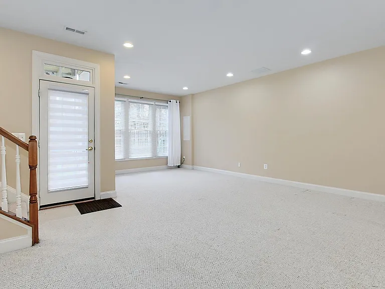 6913 Stanwick Sq — Photo 9