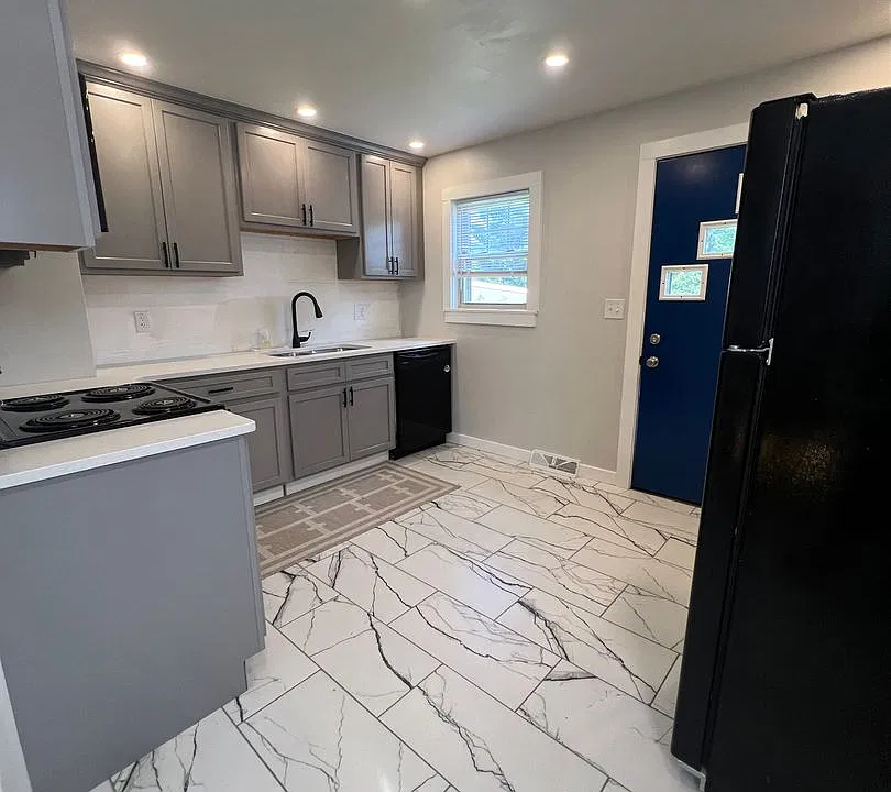 1321-1327 W 33rd St