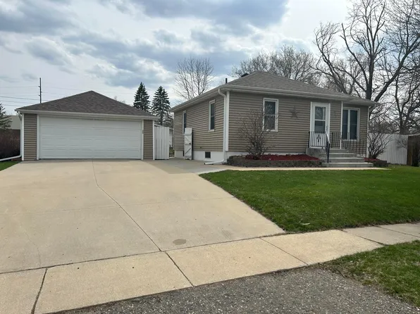 211 E Main St, Dodge Center, MN 55927
