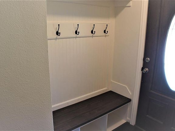 3rd image of 903 Hinsdale
