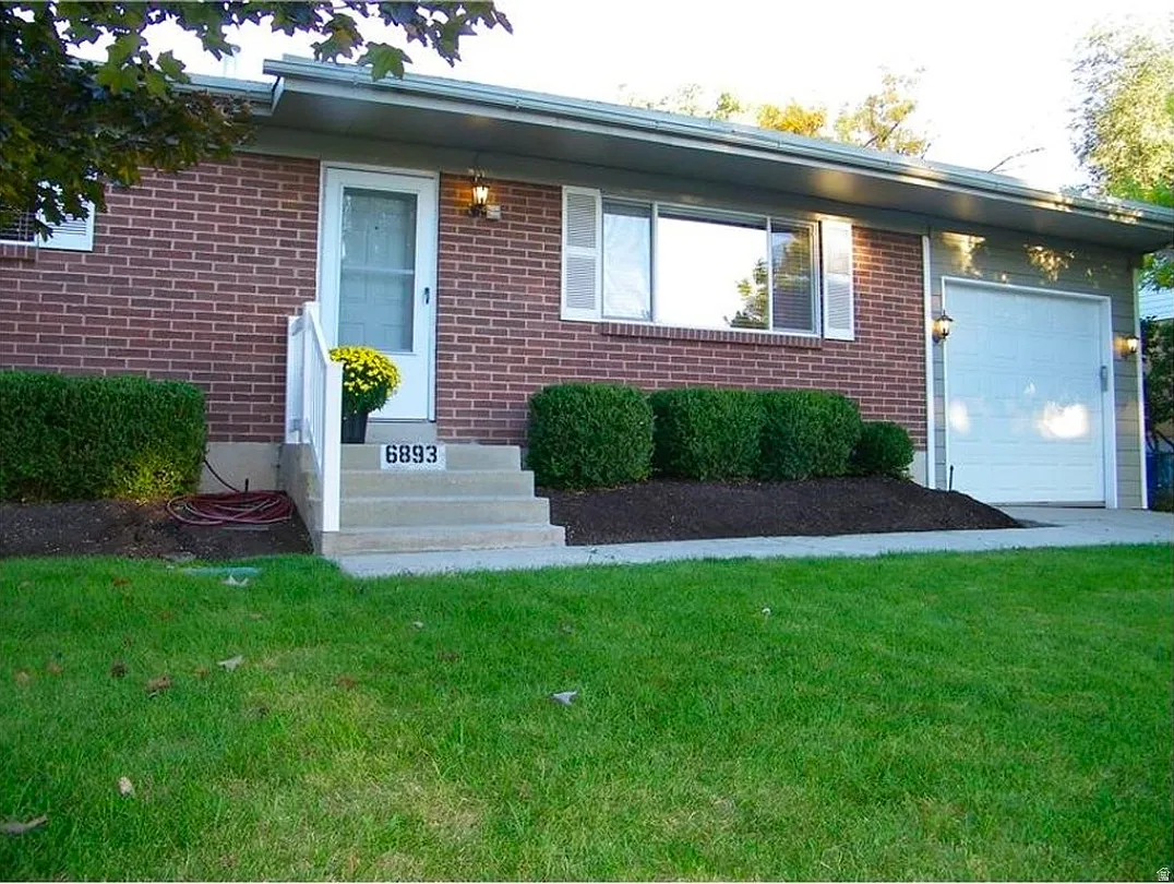 4 bed, 1850 sqft, $2,395 — Photo 2