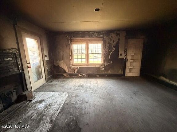 5th image of 105 W Academy Street