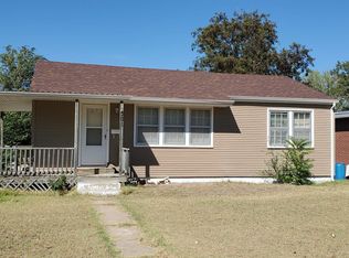 501 E 15th St, Ellis, KS 67637