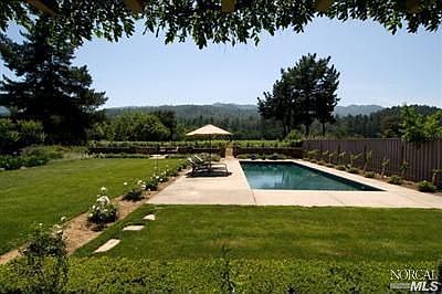 5th image of 571 Stanton Dr