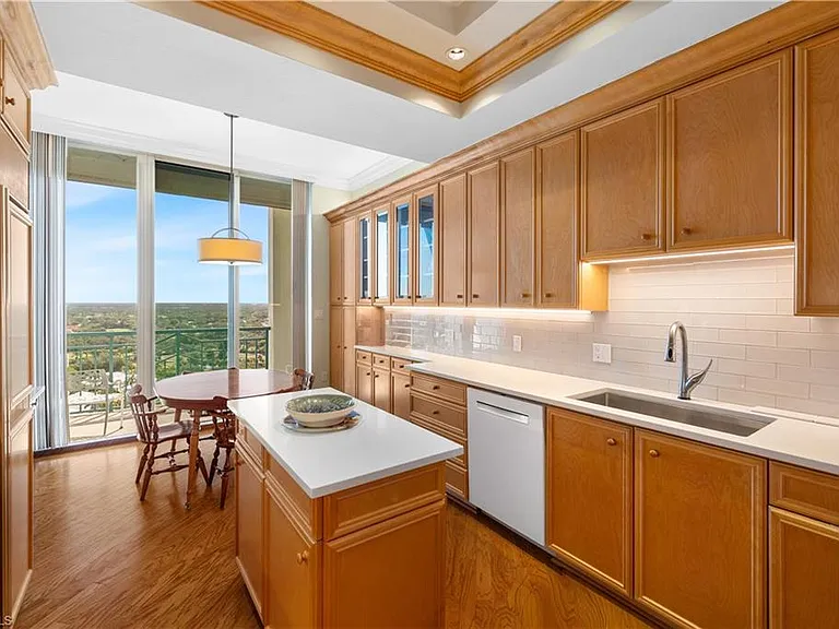 7515 Pelican Bay Blvd #Penthouse D — Photo 6