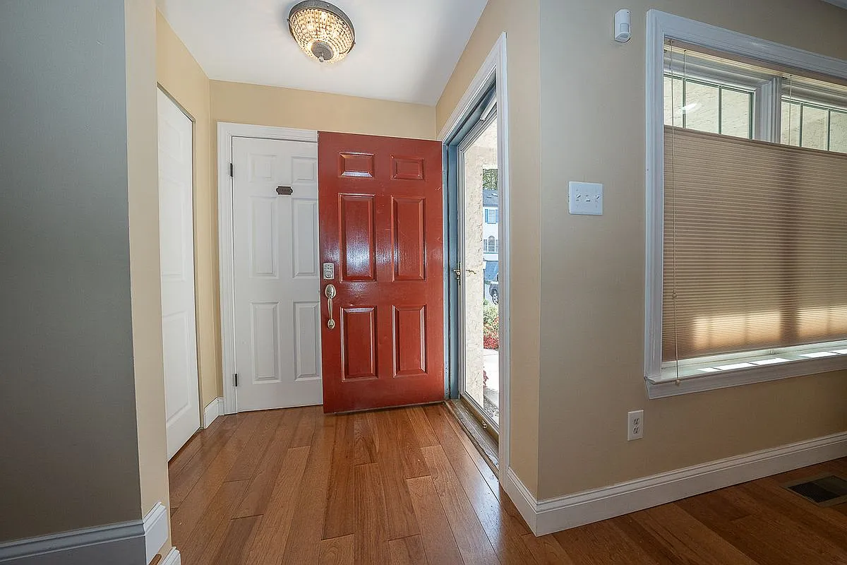 2 bed, 1.5 bath, 1296 sqft, $2,450 — Photo 3