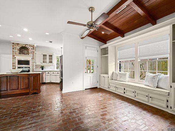3rd image of 333 E Woodgate Ct